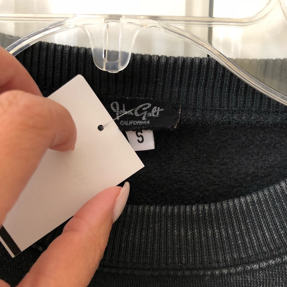 Brandy Melville Lily USA Cropped Pullover - Picture 3 of 3